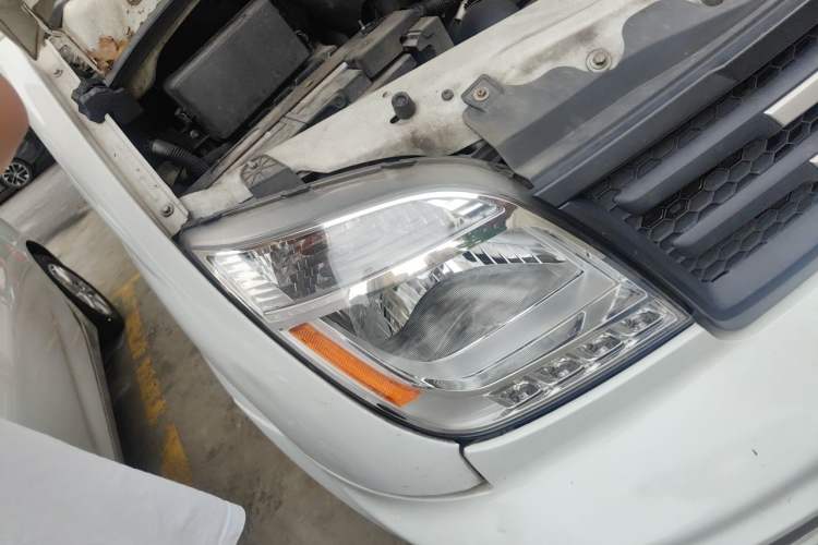 Used SAIC MAXUS Xintu V80 2021 2.0T Manual Classic Aoyuntong Long Wheelbase High-Roof 6/7/8/9-Seater Right Front Headlight