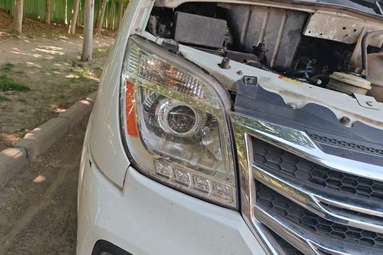 Used SAIC MAXUS Xintu V80 2021 2.0T PLUS AMT All-Rounder Short Wheelbase Mid-Roof 5/6/7/8/9-Seater Right Front Headlight
