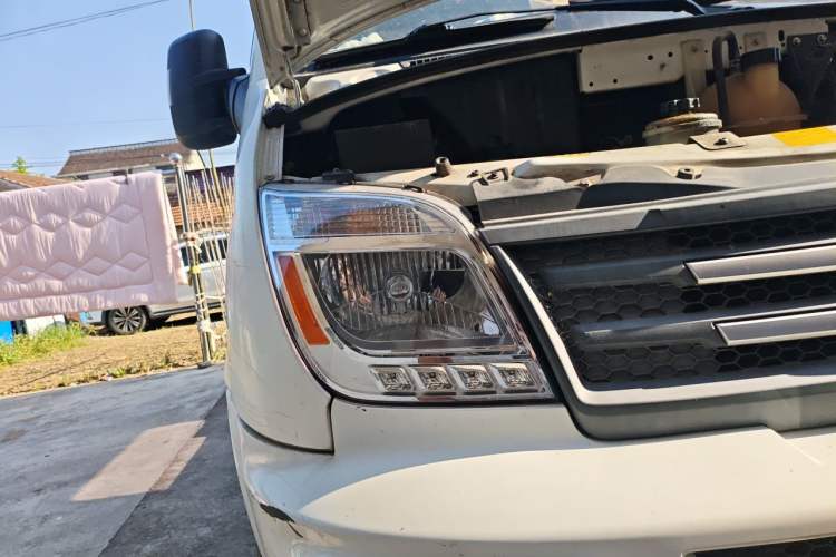 Used SAIC MAXUS Xintu V80 2021 2.0T Manual Classic Aoyuntong Long Wheelbase Mid-Roof 6/7/8/9-Seater Right Front Headlight