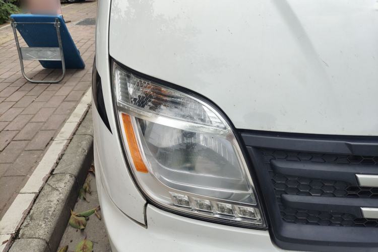 Used SAIC MAXUS Xintu V80 2021 2.0T Manual Classic Aoyuntong 127 PS Mid-axle Mid-roof 6/7/8/9-Seater Right Front Headlight