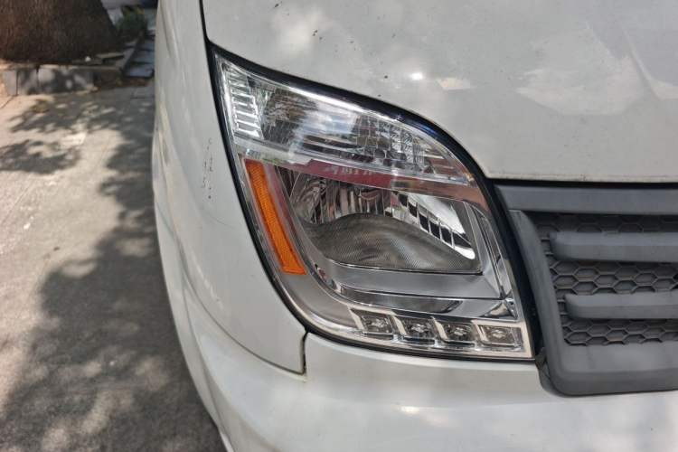 Used SAIC MAXUS Xintu V80 2021 2.0T Manual Classic Aoyuntong Long Wheelbase Mid-Roof 6/7/8/9-Seater Right Front Headlight