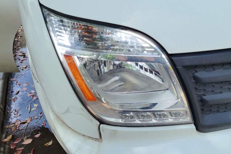 Used SAIC MAXUS Xintu V80 2021 2.0T City Distribution King 10th Anniversary Edition Right Front Headlight