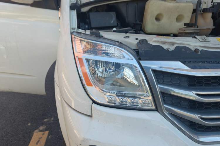 Used SAIC MAXUS Xintu V80 2021 2.0T PLUS AMT Aoyuntong Short-Wheelbase Mid-Roof 5/6-Seater Right Front Headlight