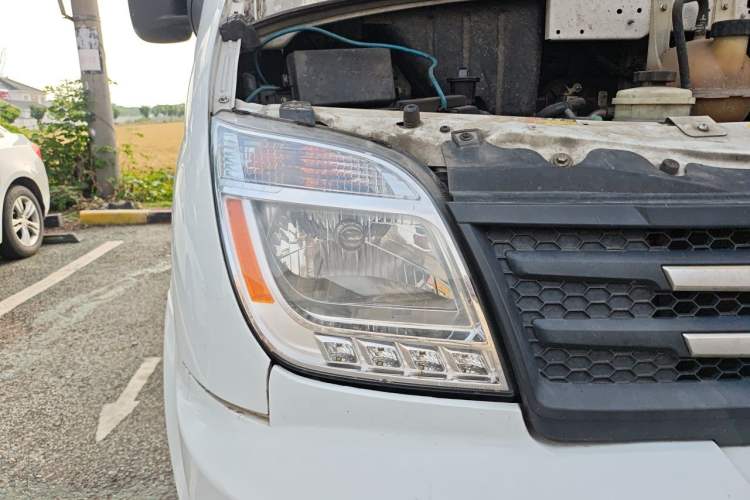 Used SAIC MAXUS Xintu V80 2021 2.0T Manual Classic Aoyuntong 127 PS Mid-axle Mid-roof 6/7/8/9-Seater Right Front Headlight