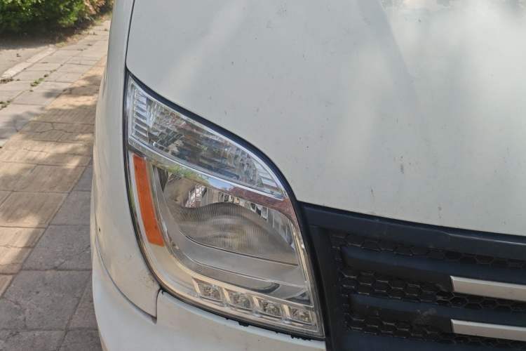 Used SAIC MAXUS Xintu V80 2021 2.0T Manual Classic Aoyuntong Long Wheelbase Mid-Roof 6/7/8/9-Seater Right Front Headlight