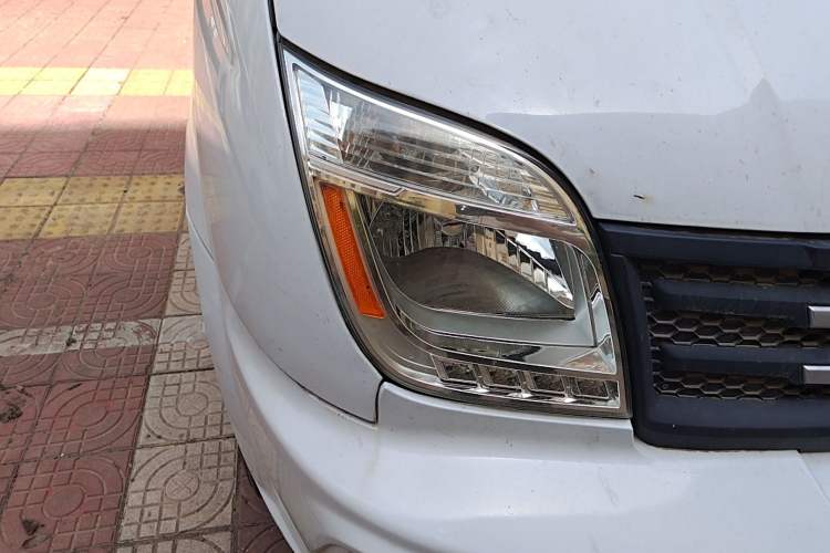 Used SAIC MAXUS Xintu V80 2021 2.0T Manual Classic Aoyuntong Long Wheelbase Mid-Roof 6/7/8/9-Seater Right Front Headlight