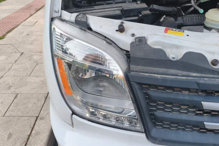 Used SAIC MAXUS Xintu V80 2021 2.0T Manual Classic Aoyuntong Short Wheelbase Mid-Roof 5/6-Seater Right Front Headlight