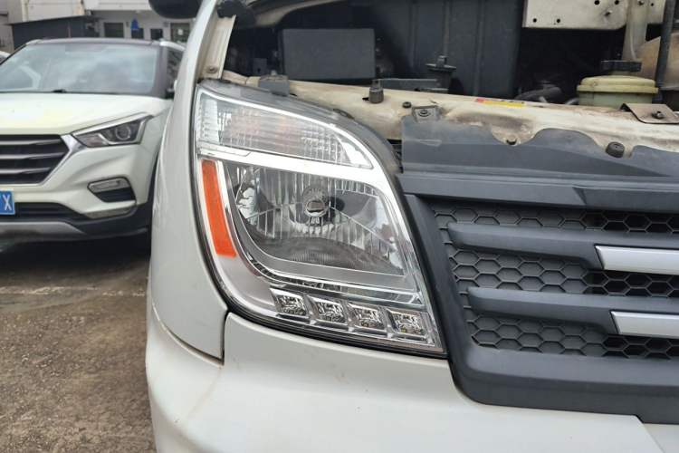 Used SAIC MAXUS Xintu V80 2021 2.0T Manual Classic Aoyuntong Long Wheelbase Mid-Roof 6/7/8/9-Seater Right Front Headlight