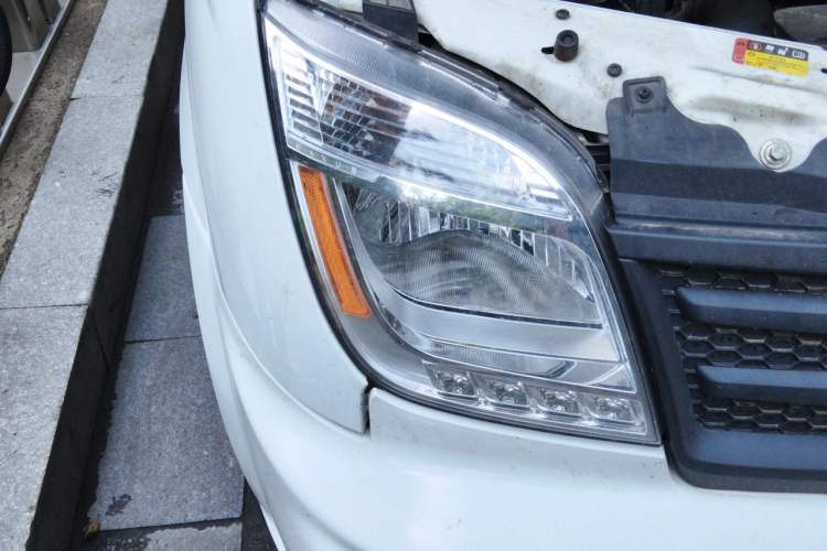 Used SAIC MAXUS Xintu V80 2021 2.0T Manual Classic Aoyuntong Short Wheelbase Mid-Roof 5/6-Seater Right Front Headlight