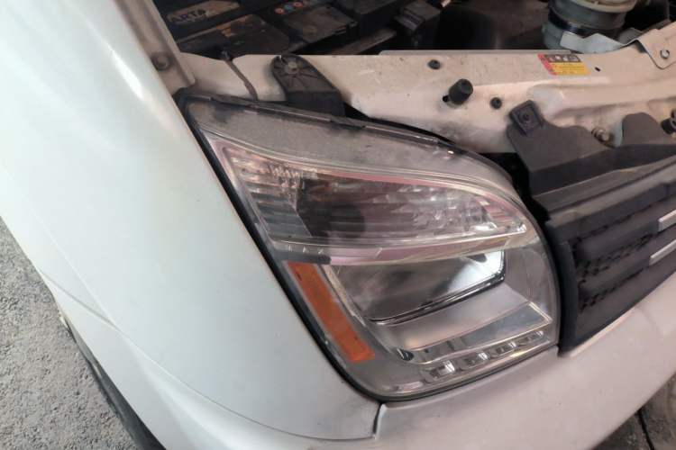Used SAIC MAXUS Xintu V80 2021 2.0T Manual Classic Aoyuntong Long Wheelbase Mid-Roof 6/7/8/9-Seater Right Front Headlight