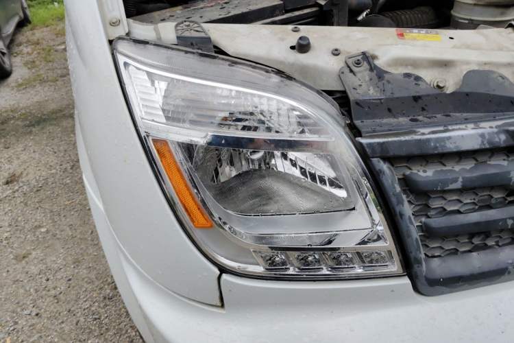 Used SAIC MAXUS Xintu V80 2021 2.0T Manual Classic Aoyuntong Long Wheelbase Mid-Roof 6/7/8/9-Seater Right Front Headlight