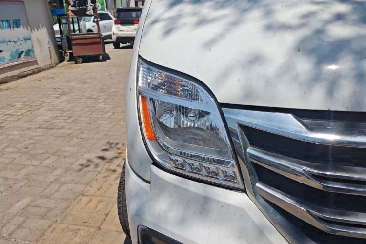 Used SAIC MAXUS Xintu V80 2021 2.0T Manual Classic Aoyuntong Long Wheelbase Mid-Roof 6/7/8/9-Seater Right Front Headlight