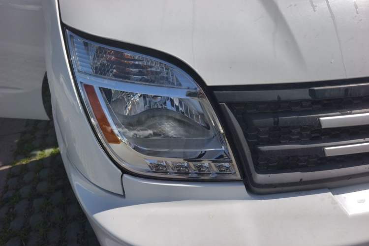 Used SAIC MAXUS Xintu V80 2021 2.0T Manual Classic Aoyuntong 127 PS Mid-axle Mid-roof 6/7/8/9-Seater Right Front Headlight