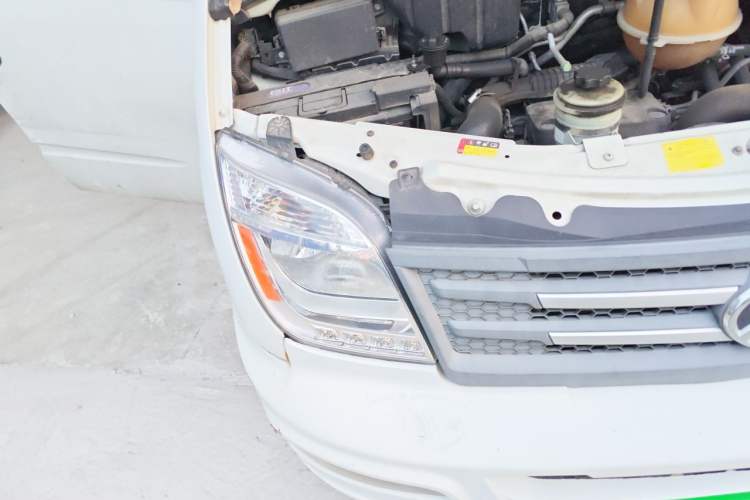 Used SAIC MAXUS Xintu V80  Right Front Headlight