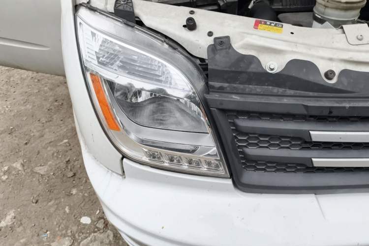 Used SAIC MAXUS Xintu V80 2021 2.0T Manual Classic Aoyuntong Long Wheelbase Mid-Roof 6/7/8/9-Seater Right Front Headlight