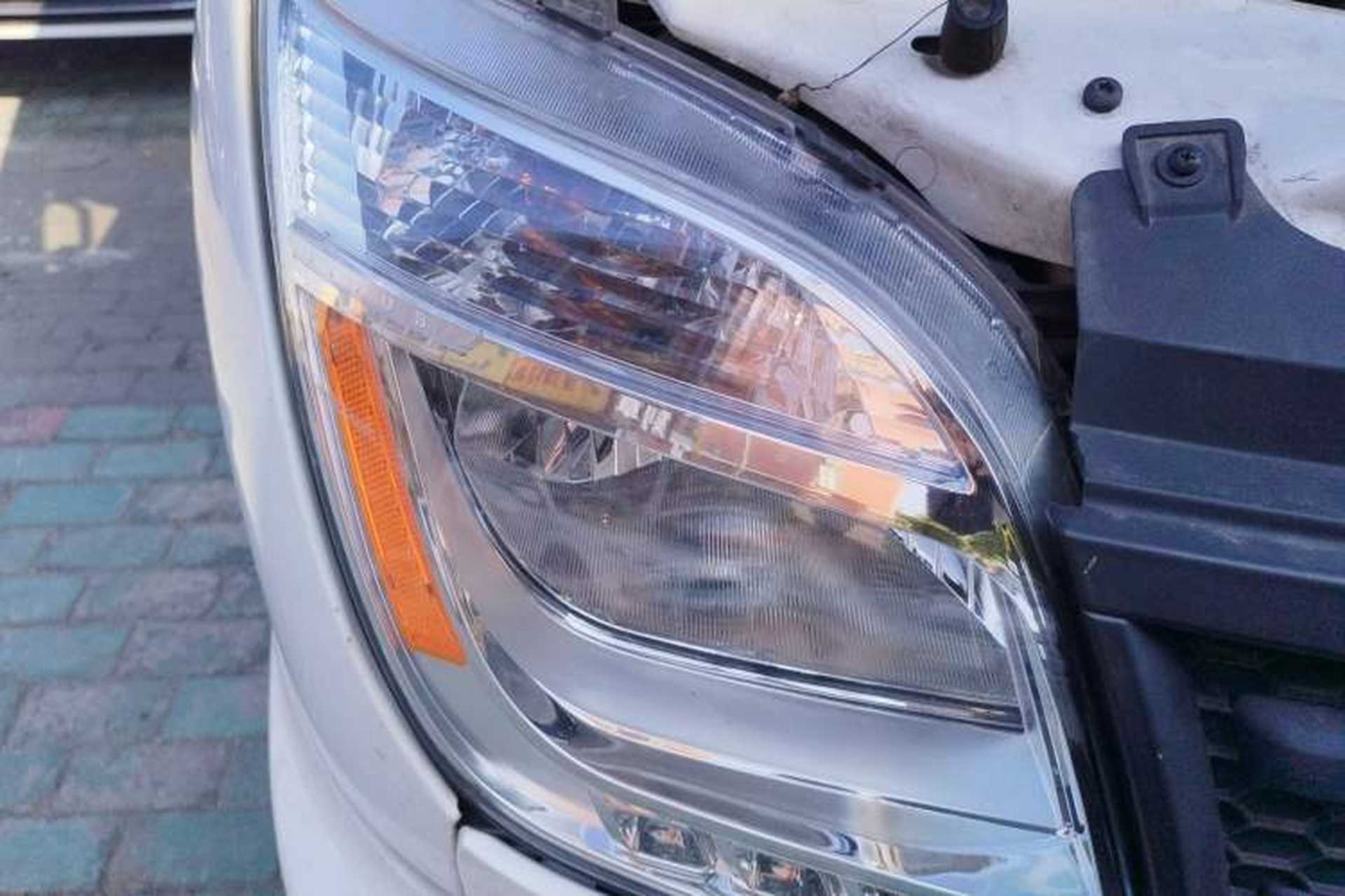 Used SAIC MAXUS Xintu V80 2021 2.0T Manual Classic City Delivery King Long Wheelbase Mid-Roof 3 Seats Right Front Headlight