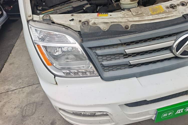 Used SAIC MAXUS Xintu V80 2021 2.0T Manual Classic Aoyuntong Long Wheelbase Mid-Roof 6/7/8/9-Seater Right Front Headlight