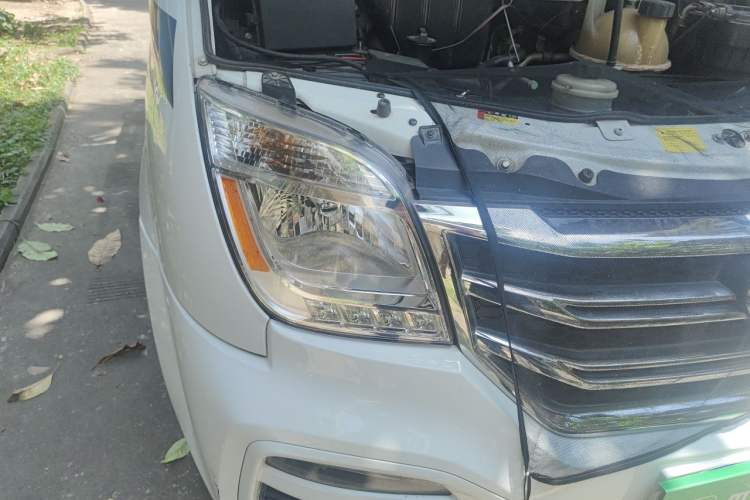 Used SAIC MAXUS Xintu V80  Right Front Headlight