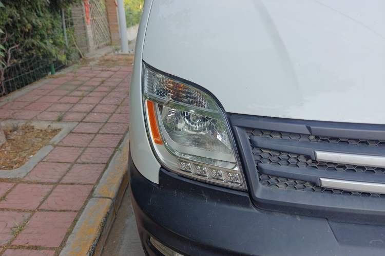 Used SAIC MAXUS Xintu V80  Right Front Headlight