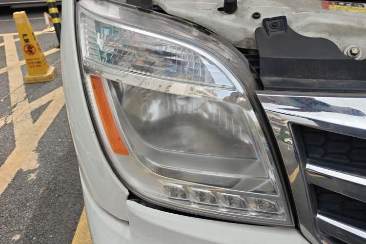 Used SAIC MAXUS Xintu V80 2021 2.0T PLUS AMT City Edition Short Wheelbase Ultra-Low Roof 5/6-Seater Right Front Headlight