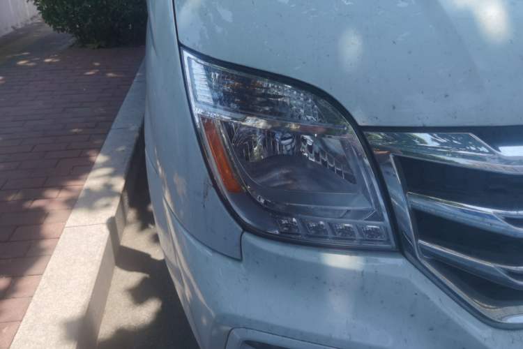 Used SAIC MAXUS Xintu V80  Right Front Headlight