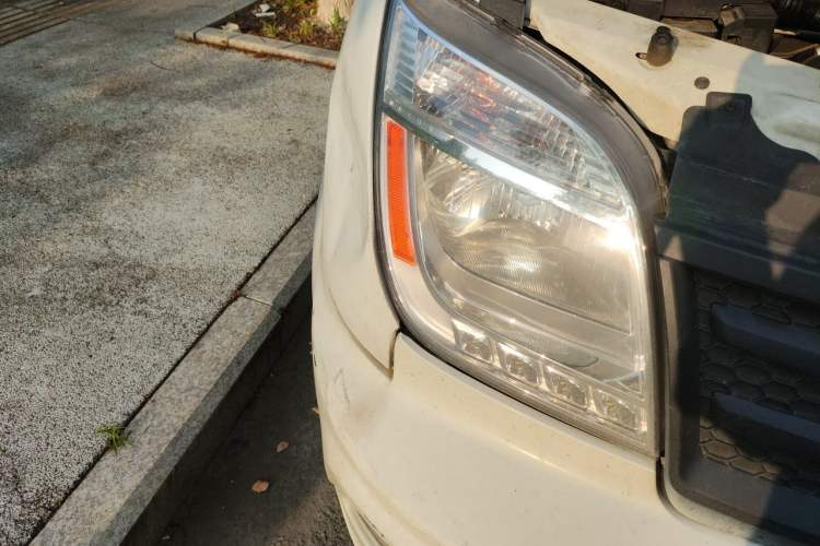 Used SAIC MAXUS Xintu V80 2021 2.0T Manual Classic Aoyuntong Short Wheelbase Mid-Roof 5/6-Seater Right Front Headlight
