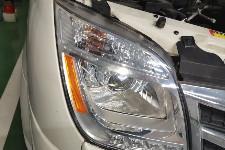 Used SAIC MAXUS Xintu V80 2021 2.0T PLUS AMT City Edition Short Wheelbase Ultra-Low Roof 5/6-Seater Right Front Headlight