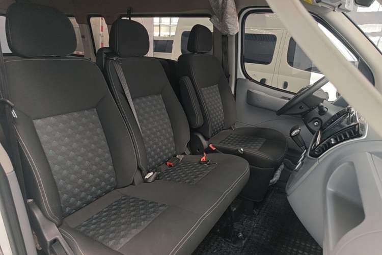Used SAIC MAXUS Xintu V80 2021 2.0T AMT Classic Aoyuntong Long Wheelbase Mid-Roof 6/7/8/9-Seater Right Front Seat