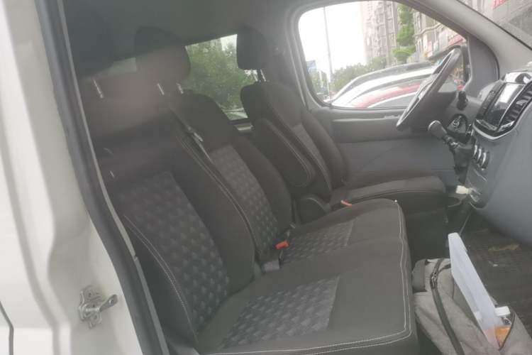 Used SAIC MAXUS Xintu V80 2021 2.0T Manual Classic Aoyuntong Short Wheelbase Mid-Roof 5/6-Seater Right Front Seat