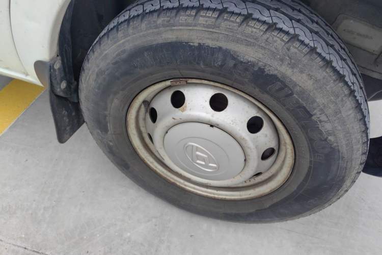 Used SAIC MAXUS Xintu V80  Right Front Wheel Hub