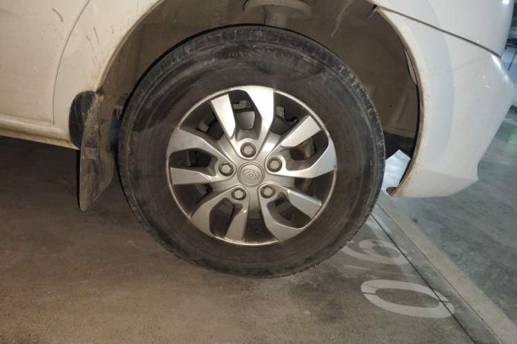 Used SAIC MAXUS Xintu V80 2021 2.0T AMT Classic Aoyuntong Short Wheelbase Ultra-Low Roof 5/6-Seater Right Front Wheel Hub