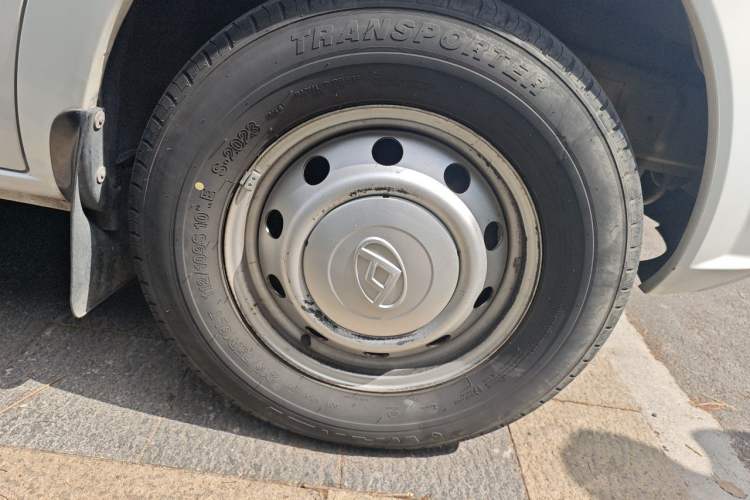 Used SAIC MAXUS Xintu V80 2021 2.0T Manual Classic Aoyuntong Long Wheelbase Mid-Roof 6/7/8/9-Seater Right Front Wheel Hub