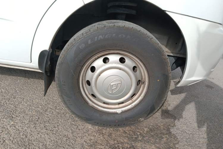 Used SAIC MAXUS Xintu V80  Right Front Wheel Hub