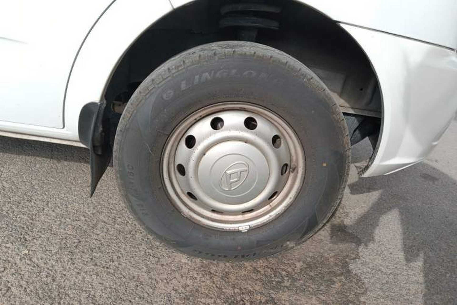 Used SAIC MAXUS Xintu V80  Right Front Wheel Hub