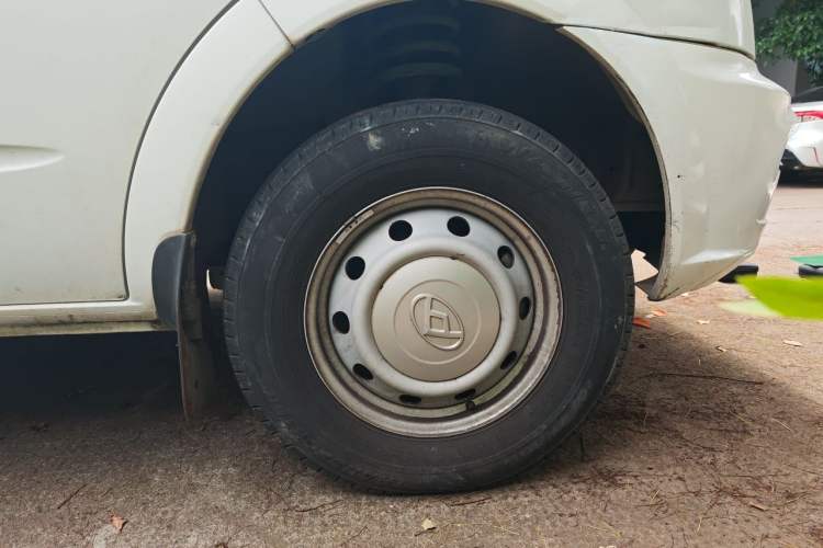 Used SAIC MAXUS Xintu V80 2021 2.0T Manual Classic Aoyuntong 127 PS Mid-axle Mid-roof 6/7/8/9-Seater Right Front Wheel Hub