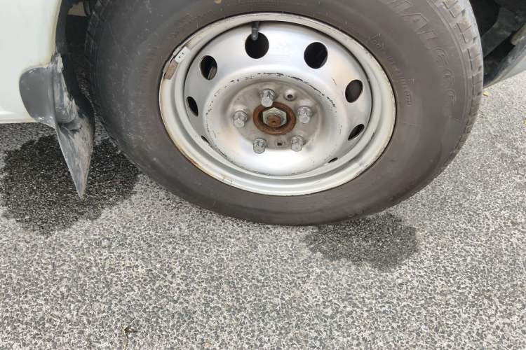 Used SAIC MAXUS Xintu V80  Right Front Wheel Hub