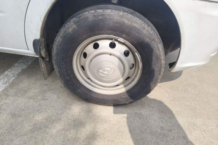 Used SAIC MAXUS Xintu V80 2021 2.0T AMT Classic Aoyuntong Long Wheelbase Mid-Roof 6/7/8/9-Seater Right Front Wheel Hub