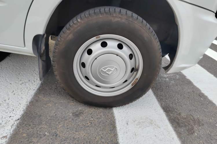 Used SAIC MAXUS Xintu V80 2021 2.0T AMT Classic Aoyuntong Short Wheelbase Mid-Roof 5/6-Seater Right Front Wheel Hub