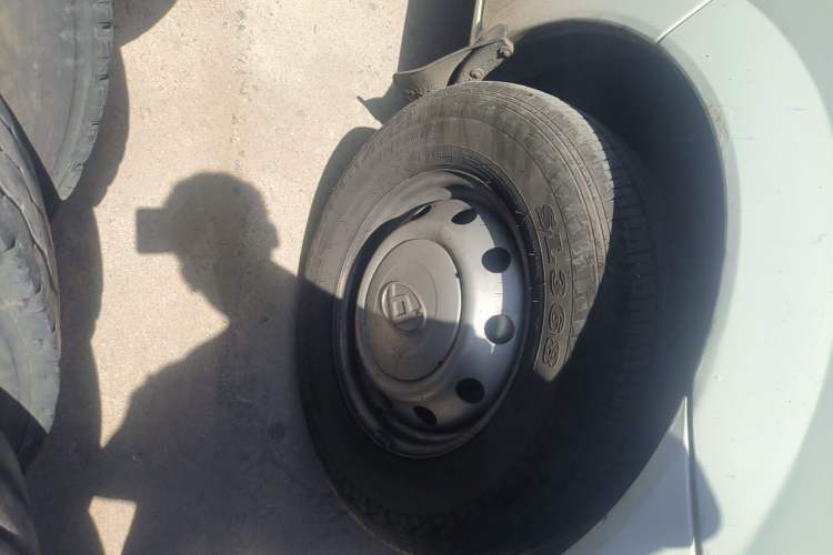 Used SAIC MAXUS Xintu V80  Right Front Wheel Hub