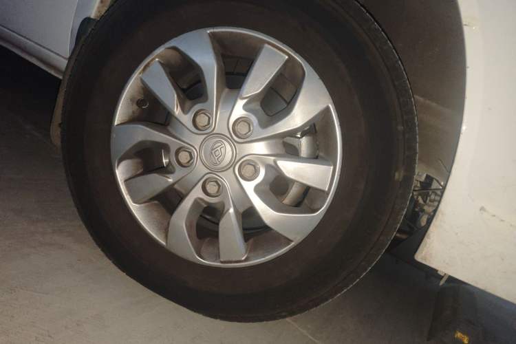 Used SAIC MAXUS Xintu V80 2021 2.0T PLUS AMT City Edition Short Wheelbase Ultra-Low Roof 5/6-Seater Right Front Wheel Hub