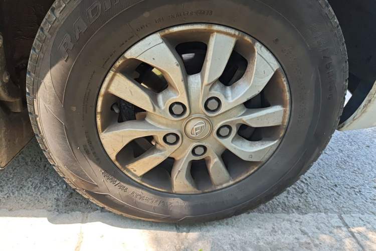 Used SAIC MAXUS Xintu V80 2021 2.0T PLUS AMT All-in-One King Long Wheelbase Mid-Roof Design—6/7/8/9-Seater Right Front Wheel Hub