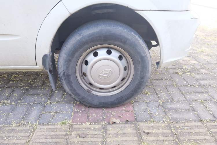 Used SAIC MAXUS Xintu V80 2021 2.0T Manual Classic Aoyuntong Long Wheelbase Mid-Roof 6/7/8/9-Seater Right Front Wheel Hub