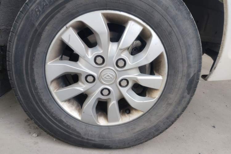Used SAIC MAXUS Xintu V80 2021 2.0T PLUS AMT Aoyuntong Short-Wheelbase Mid-Roof 5/6-Seater Right Front Wheel Hub