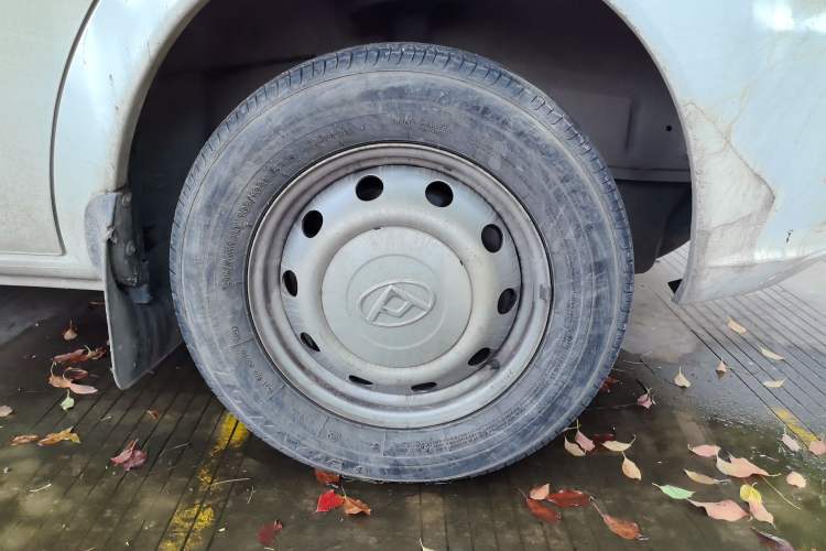 Used SAIC MAXUS Xintu V80 2021 2.0T City Distribution King 10th Anniversary Edition Right Front Wheel Hub