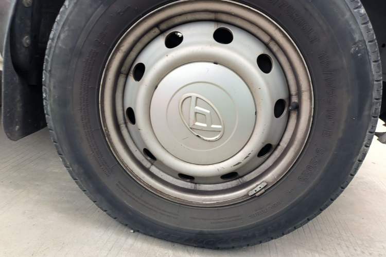 Used SAIC MAXUS Xintu V80 2021 2.0T Manual Classic Aoyuntong 127 PS Mid-axle Mid-roof 6/7/8/9-Seater Right Front Wheel Hub