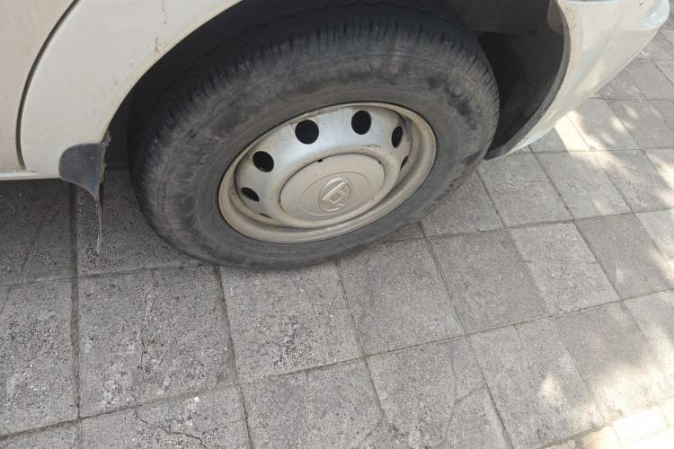 Used SAIC MAXUS Xintu V80 2021 2.0T Manual Classic Aoyuntong Long Wheelbase Mid-Roof 6/7/8/9-Seater Right Front Wheel Hub