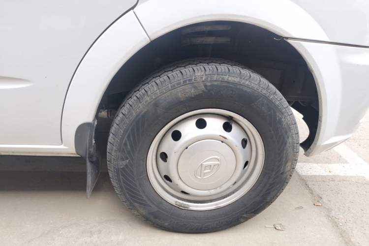 Used SAIC MAXUS Xintu V80 2021 2.0T Manual Classic Aoyuntong 127 PS Mid-axle Mid-roof 6/7/8/9-Seater Right Front Wheel Hub