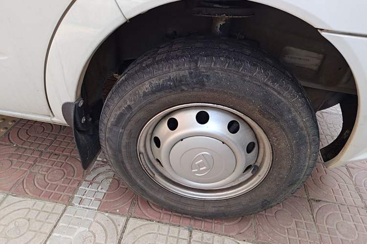 Used SAIC MAXUS Xintu V80 2021 2.0T Manual Classic Aoyuntong Long Wheelbase Mid-Roof 6/7/8/9-Seater Right Front Wheel Hub