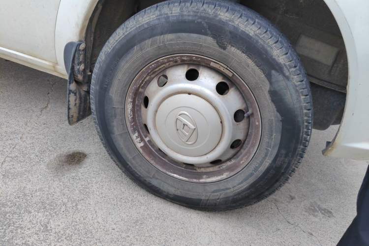 Used SAIC MAXUS Xintu V80  Right Front Wheel Hub