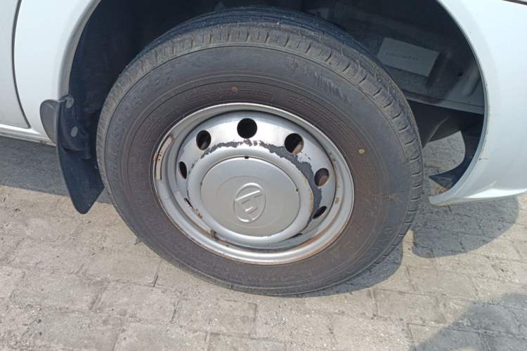 Used SAIC MAXUS Xintu V80 2021 2.0T Manual Classic Aoyuntong 127 PS Mid-axle Mid-roof 6/7/8/9-Seater Right Front Wheel Hub